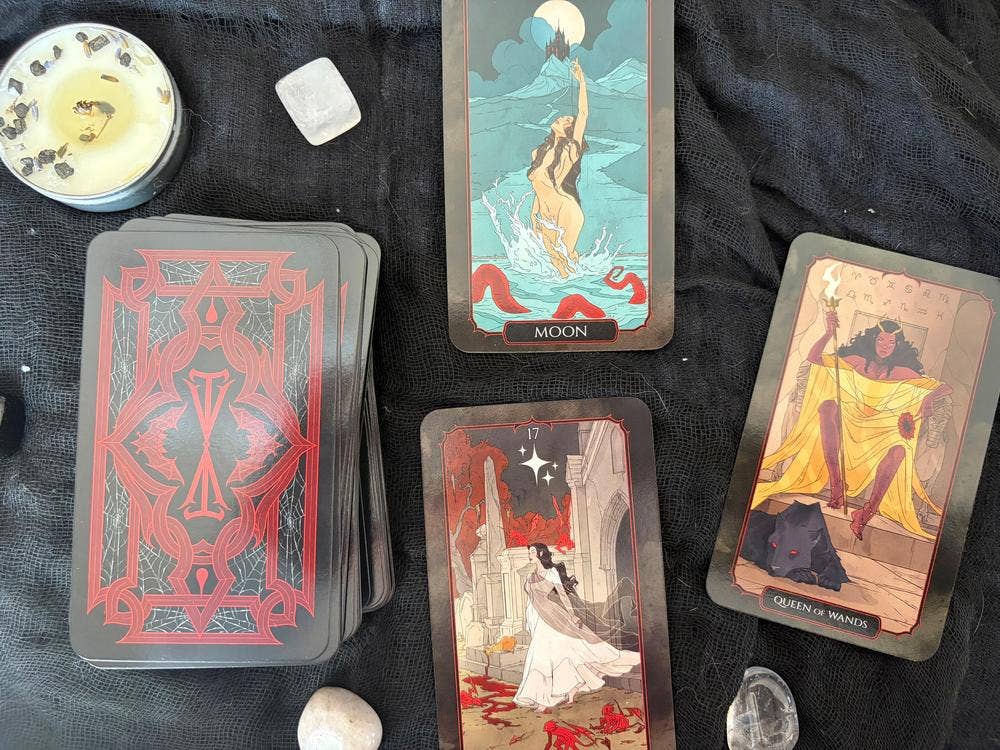 Vampire's Tale Tarot Deck (Halloween Tarot Deck)