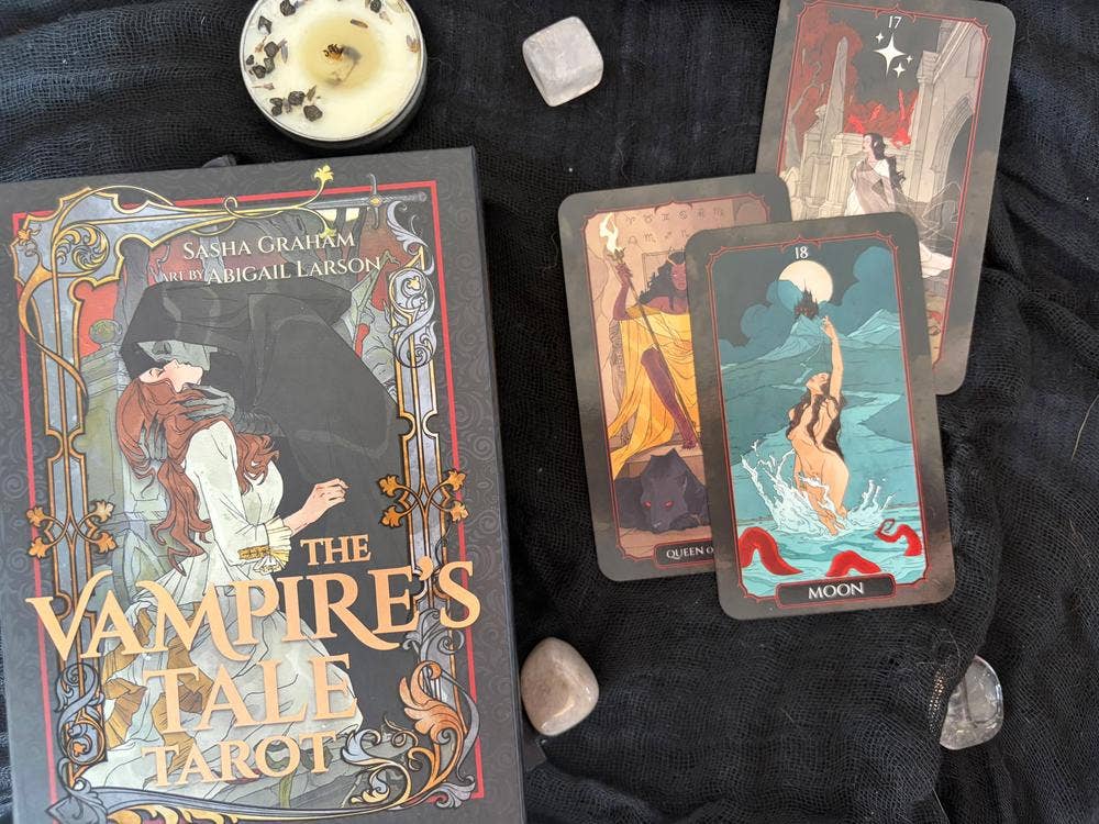 Vampire's Tale Tarot Deck (Halloween Tarot Deck)